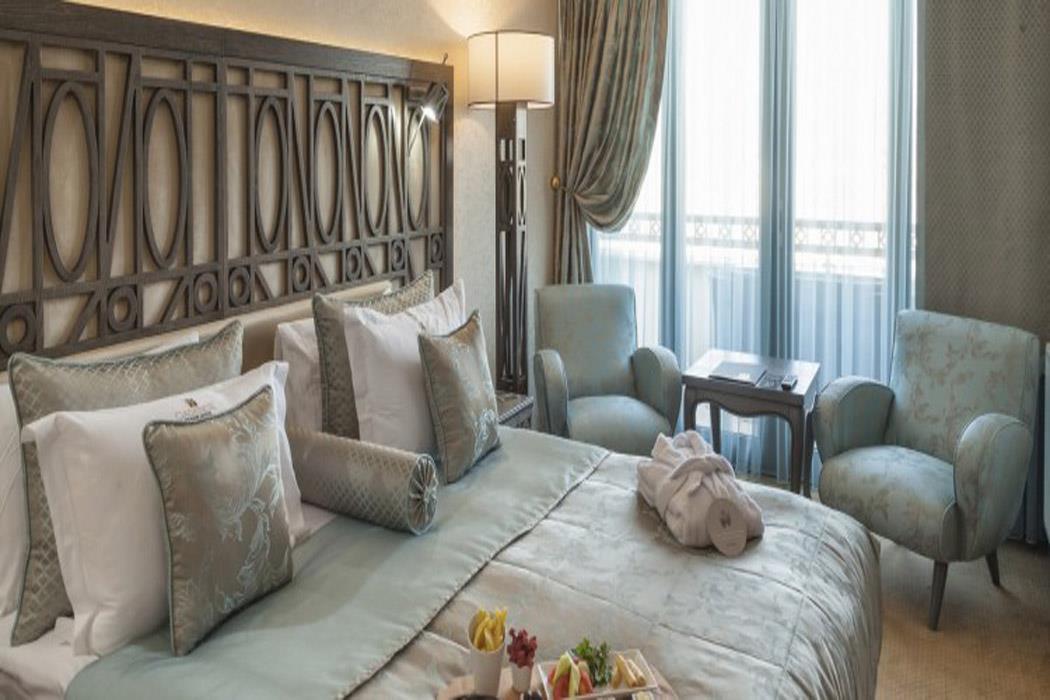 En az 2 yetişkin, En fazla 3 yetişkin + 1 çocuk veya 2 yetişkin + 1 çocuk.