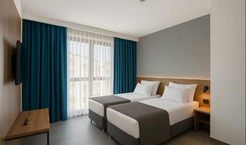 En fazla 2 yetişkin + 1 bebek (0-2 yaş).