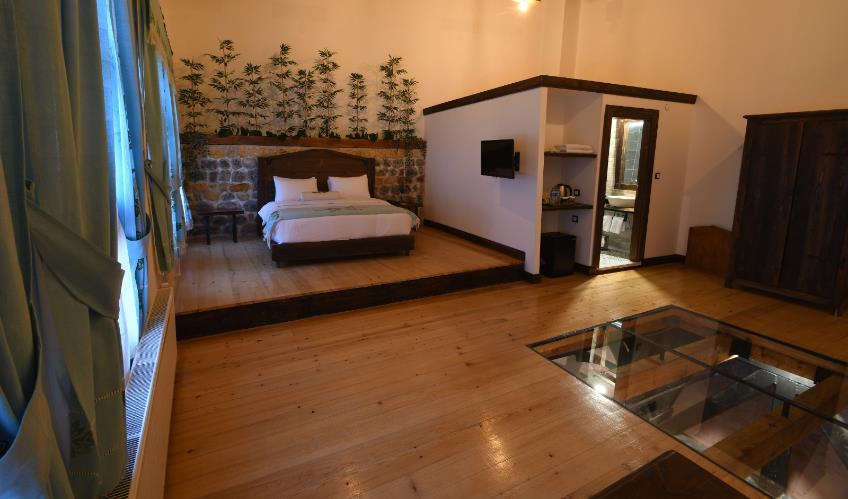 En fazla 2 yetişkin.