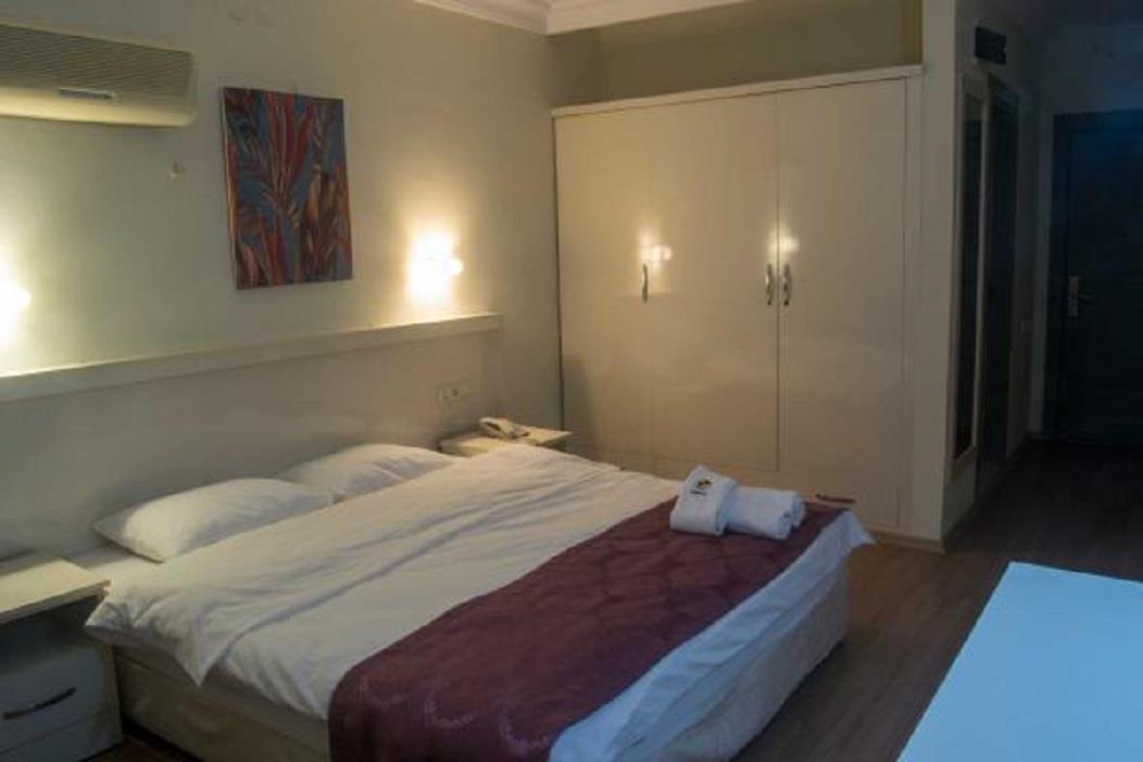 En az 2 yetişkin, En fazla 4 yetişkin.