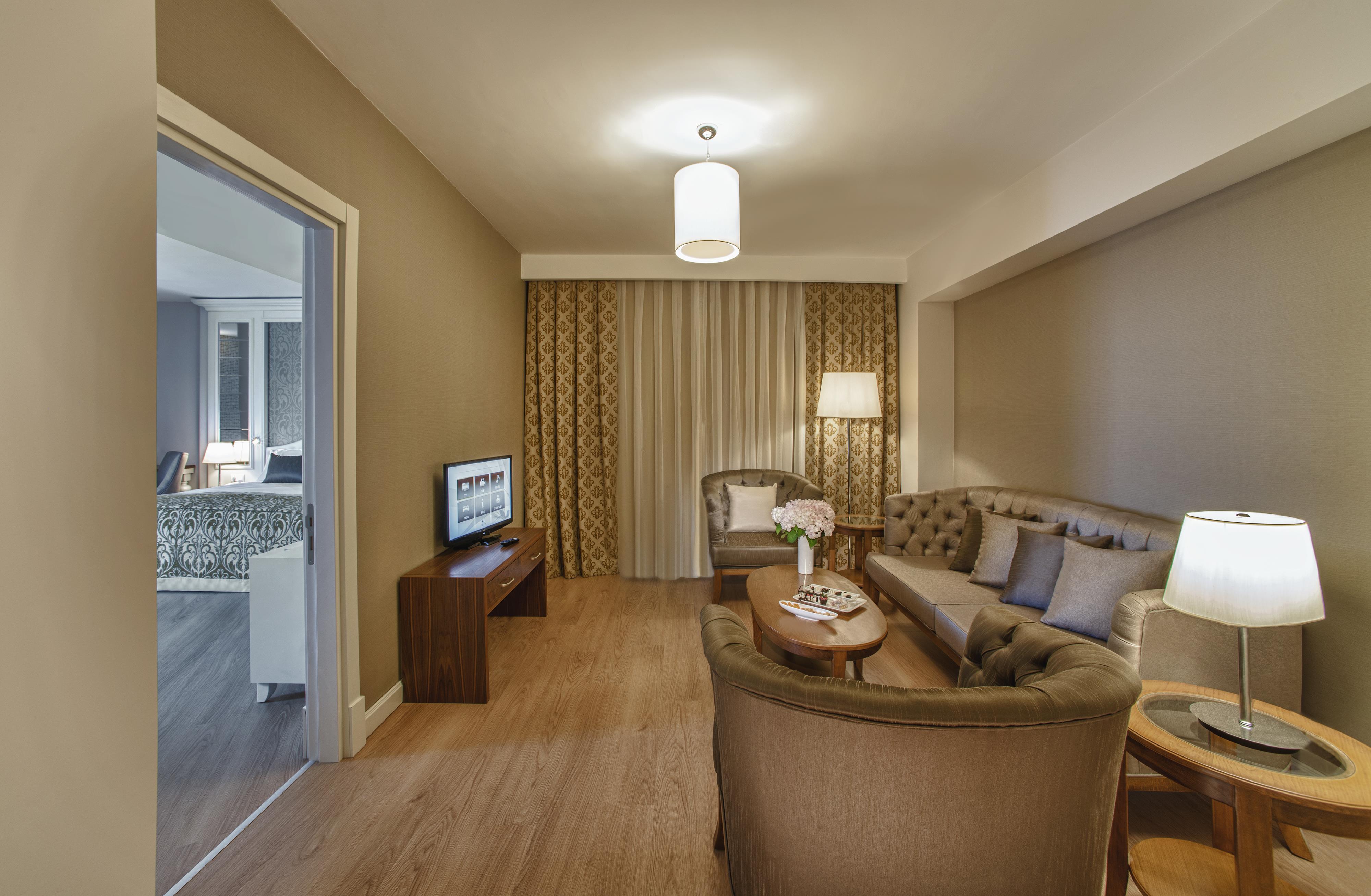 En az 2 yetişkin, En fazla 4 yetişkin veya 3 yetişkin + 2 çocuk.