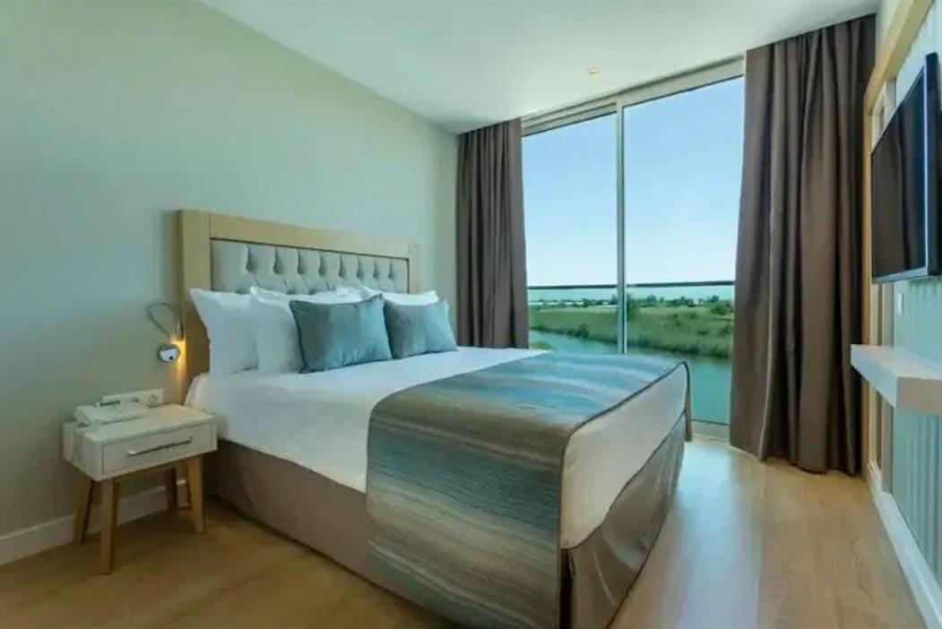 En fazla 2 yetişkin + 1 çocuk veya 1 yetişkin + 1 çocuk.