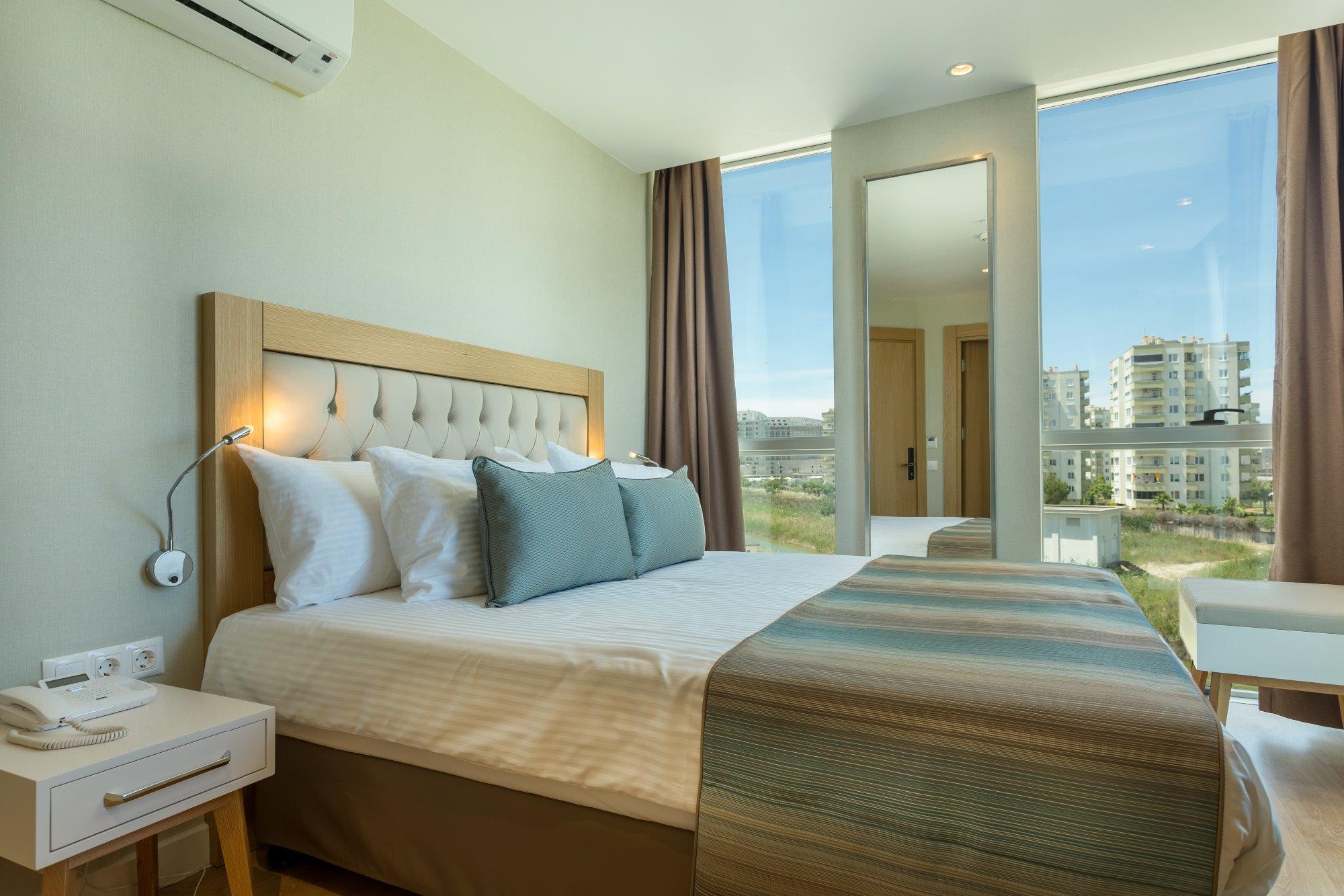 En az 2 yetişkin, En fazla 3 yetişkin veya 2 yetişkin + 1 çocuk.