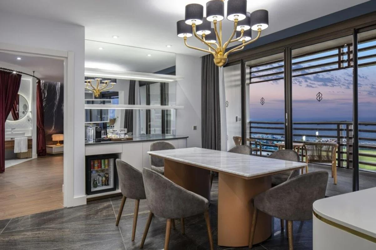 En az 2 yetişkin, En fazla 2 yetişkin.