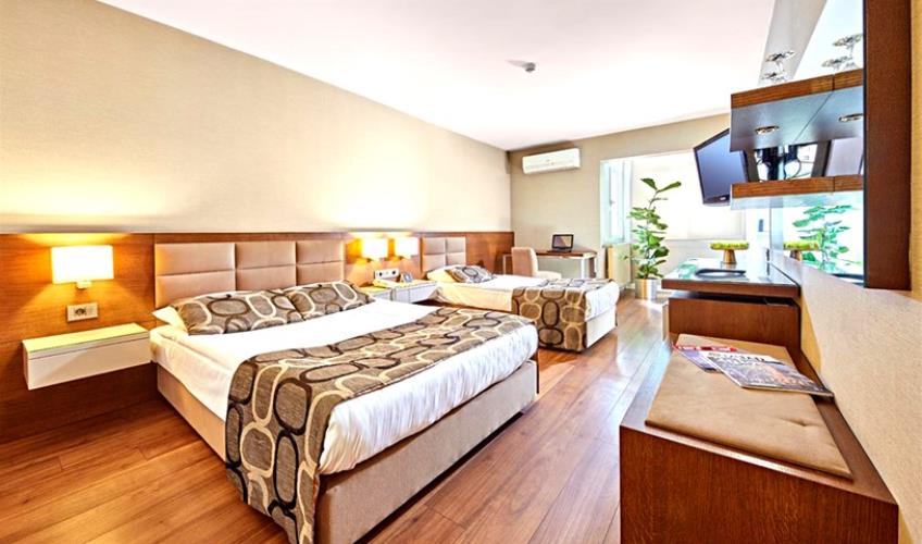 En az 2 yetişkin, En fazla 4 yetişkin + 1 bebek (0-2 yaş) veya 3 yetişkin + 1 çocuk + 1 bebek (0-2 yaş).