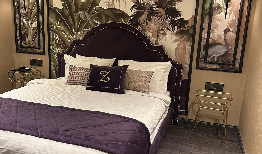 En fazla 4 yetişkin + 1 çocuk + 1 bebek (0-2 yaş) veya 3 yetişkin + 1 çocuk + 1 bebek (0-2 yaş).