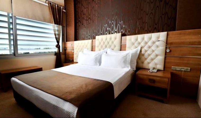 En fazla 2 yetişkin.