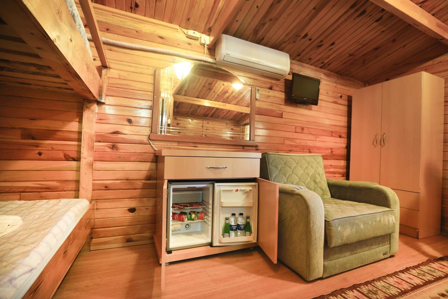 En az 2 yetişkin, En fazla 3 yetişkin veya 2 yetişkin + 1 çocuk.