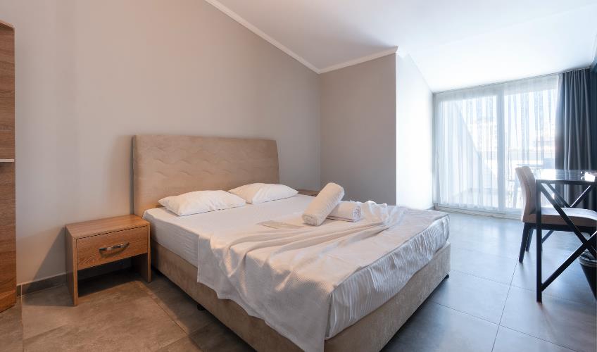 En fazla 2 yetişkin.