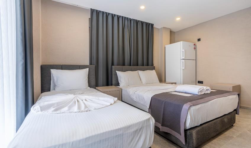 En az 4 yetişkin, En fazla 5 yetişkin + 1 bebek (0-2 yaş).