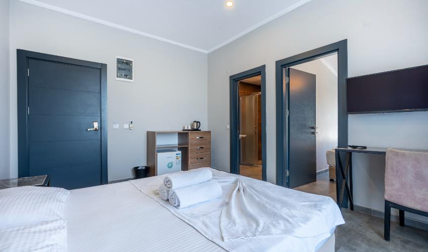 En fazla 4 yetişkin.