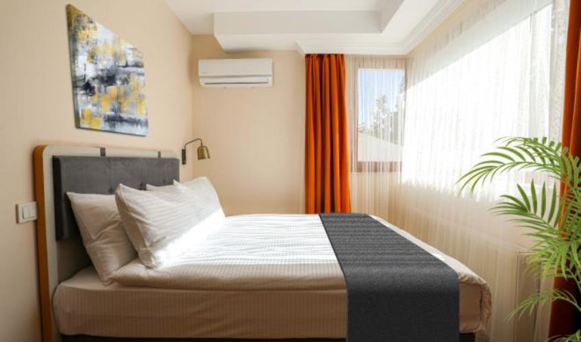 En fazla 2 yetişkin + 1 bebek (0-2 yaş) veya 1 yetişkin + 1 çocuk + 1 bebek (0-2 yaş).