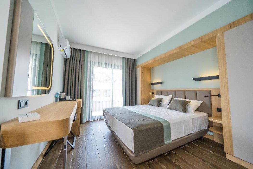 En fazla 3 yetişkin veya 2 yetişkin + 1 çocuk.