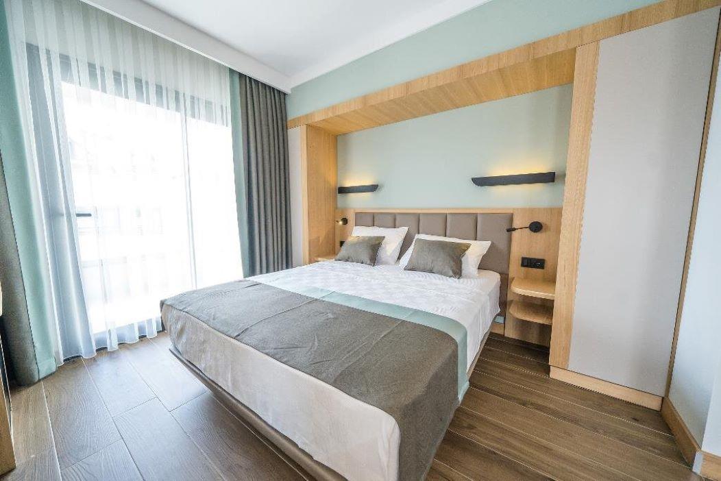 En fazla 2 yetişkin.