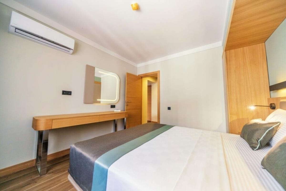 En az 3 yetişkin, En fazla 4 yetişkin veya 3 yetişkin + 1 çocuk.