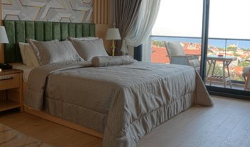 En az 2 yetişkin, En fazla 4 yetişkin + 1 bebek (0-2 yaş).