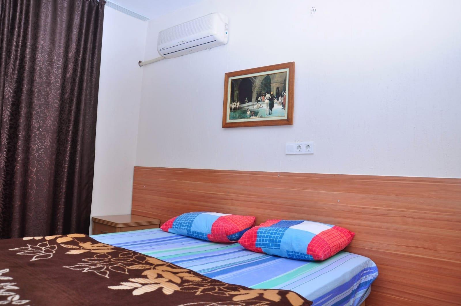 En fazla 3 yetişkin veya 2 yetişkin + 1 çocuk.