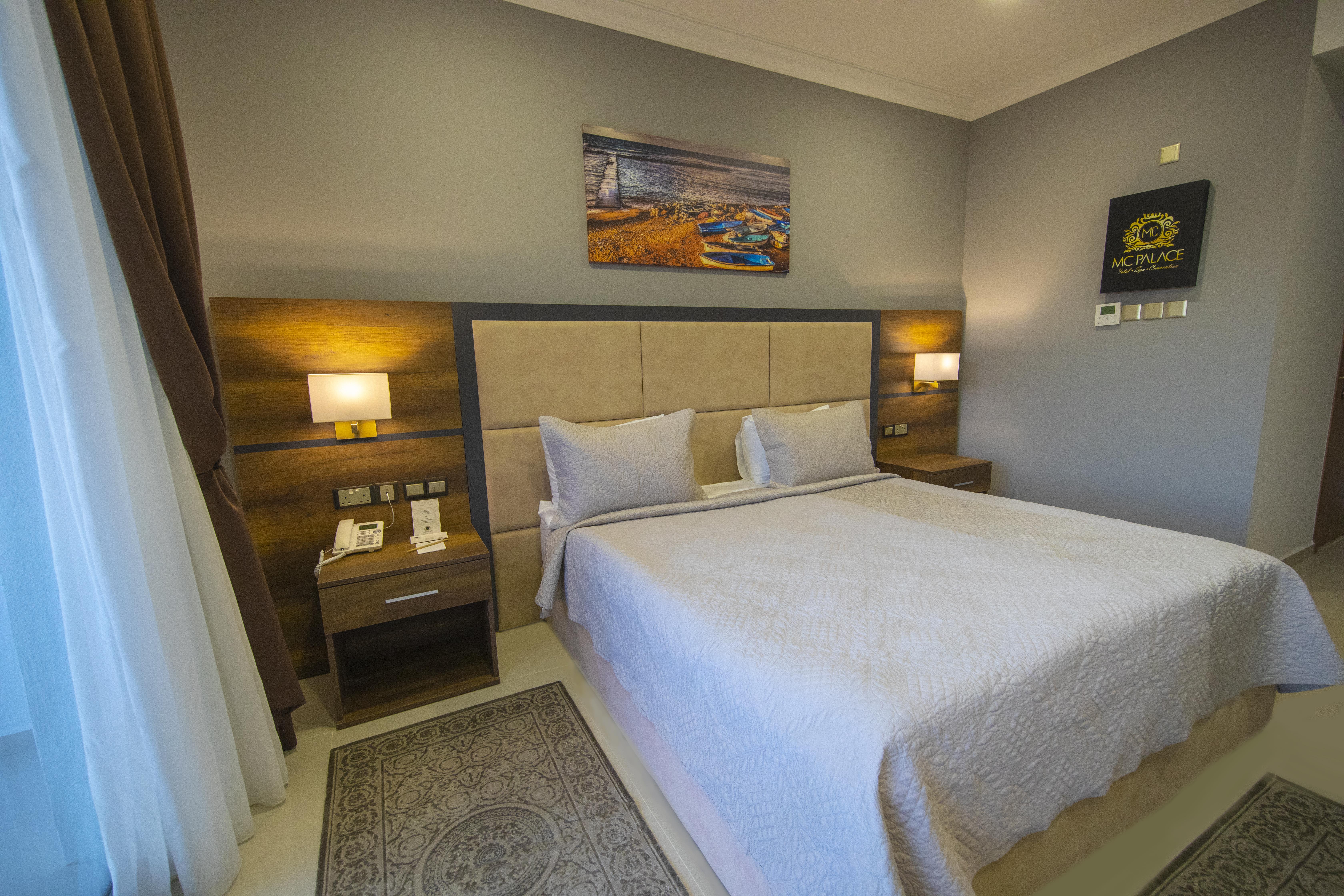 En fazla 3 yetişkin veya 2 yetişkin + 1 çocuk.