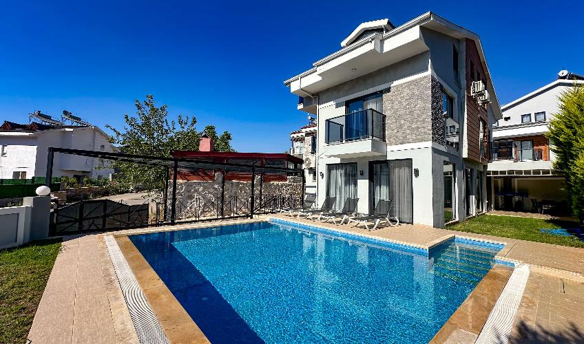 En fazla 4 yetişkin.