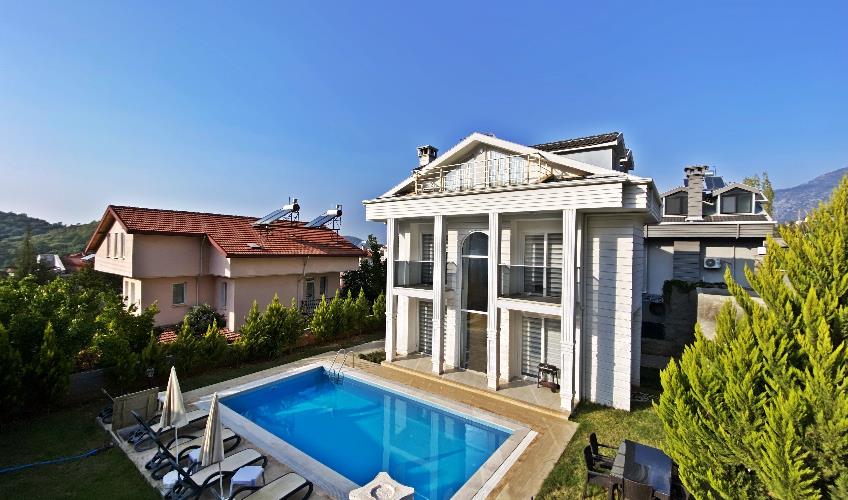 En fazla 4 yetişkin.