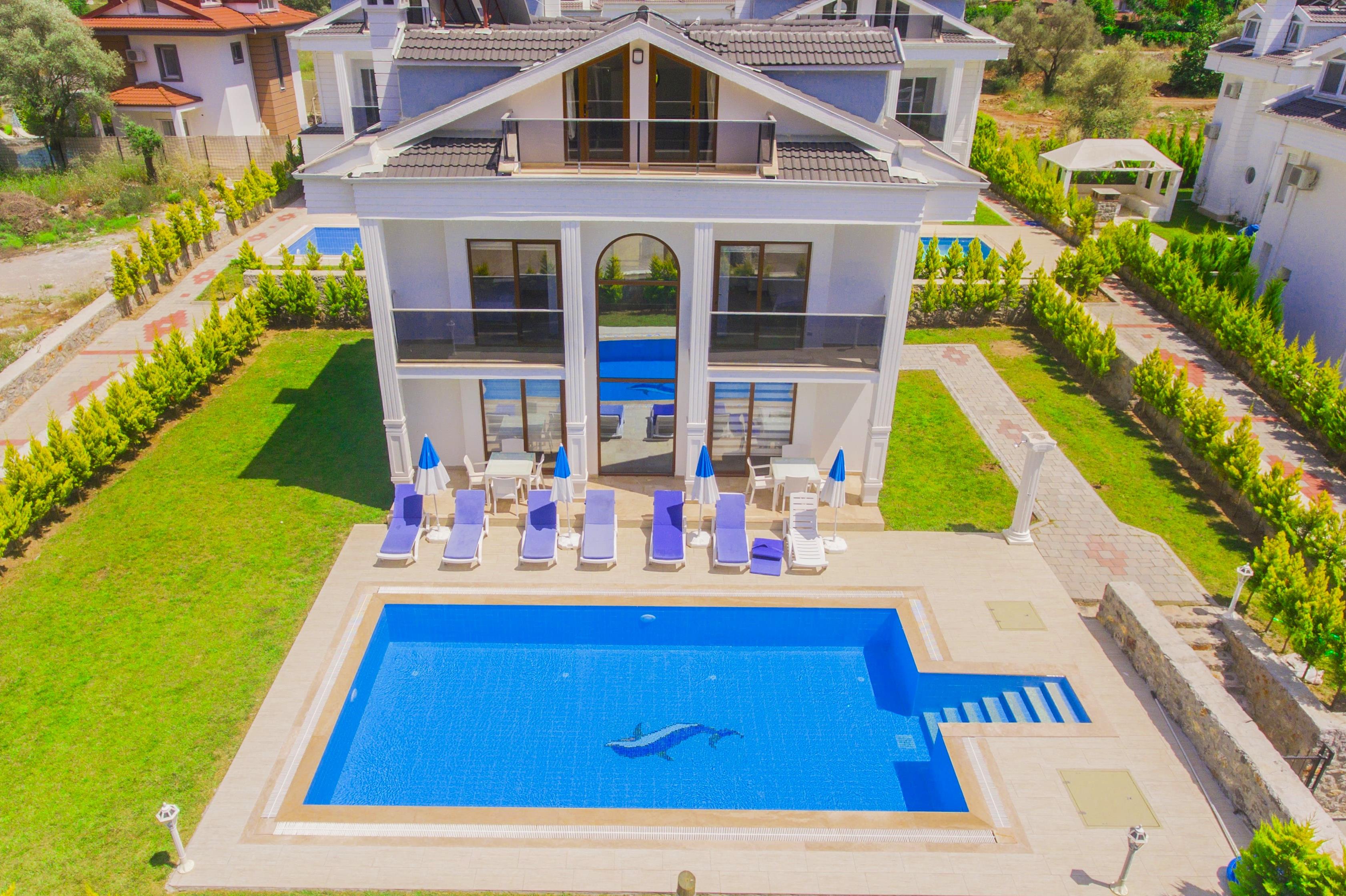 En fazla 4 yetişkin.