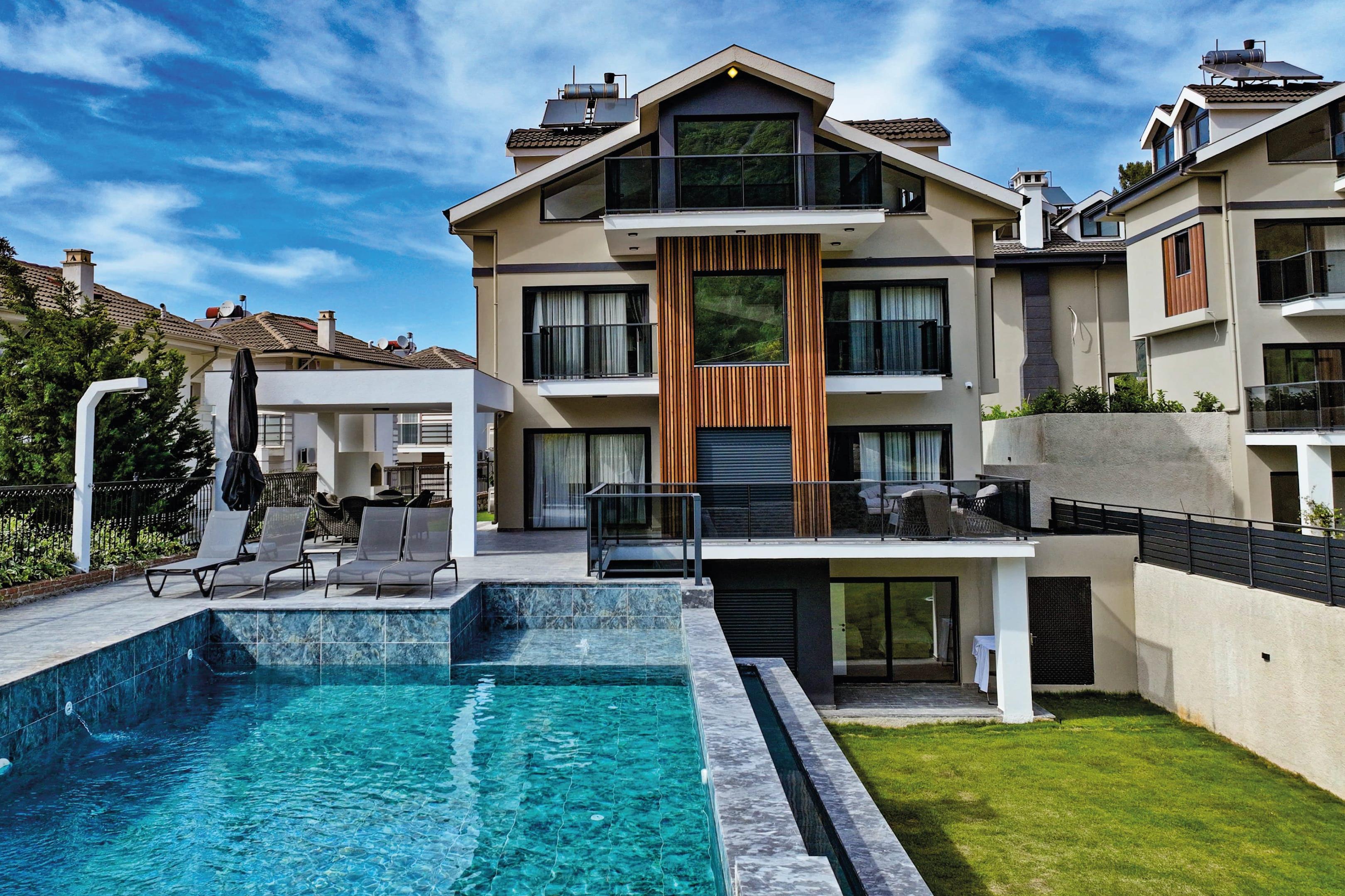 En fazla 4 yetişkin.