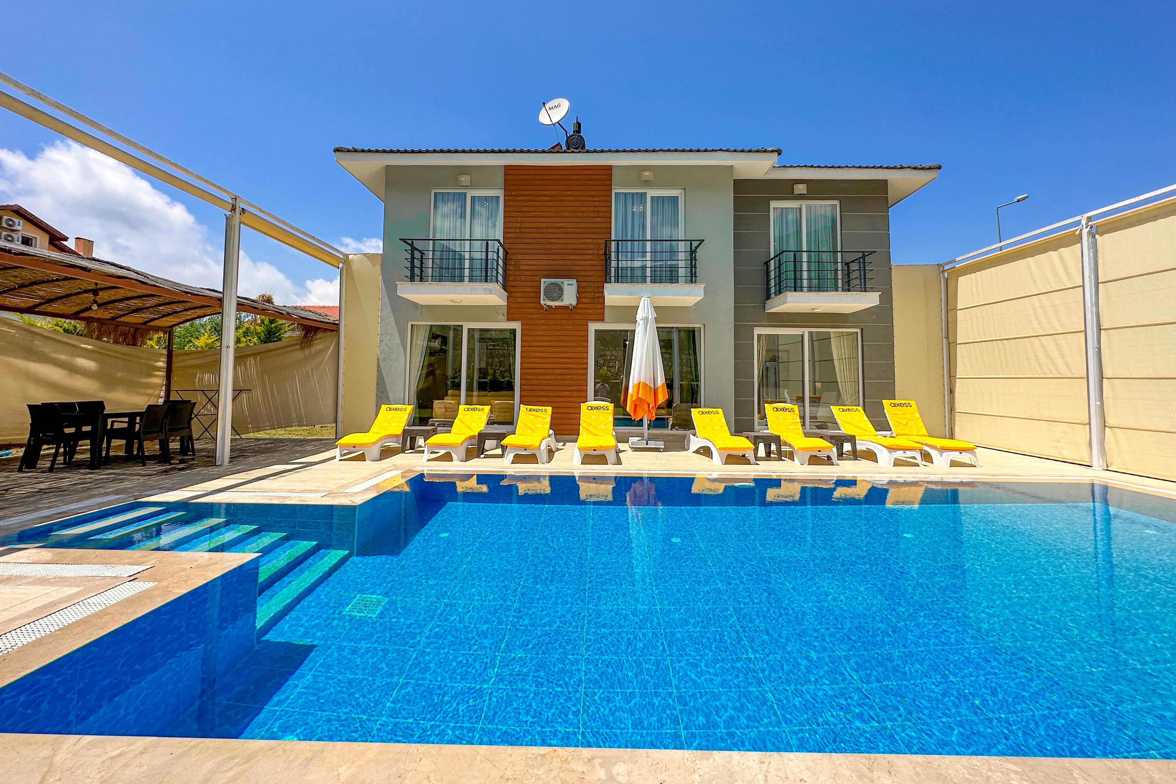 En fazla 4 yetişkin.