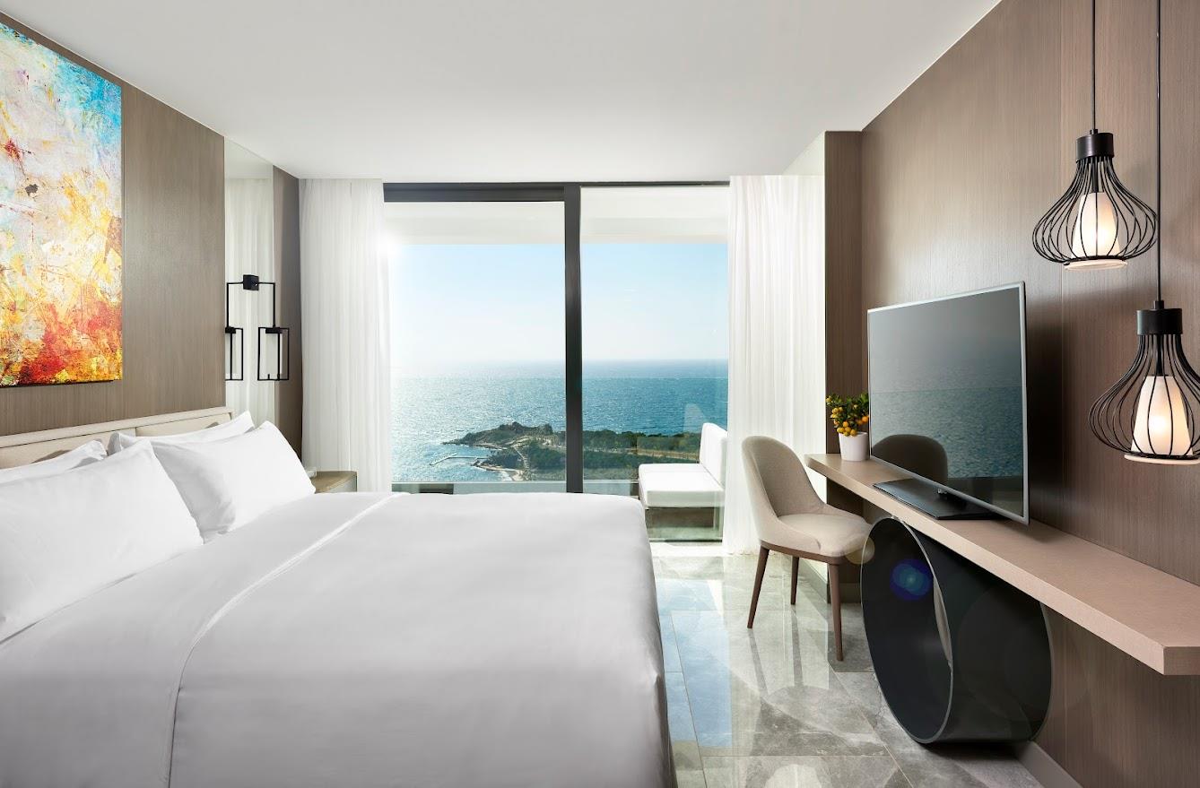 En fazla 2 yetişkin + 1 bebek (0-2 yaş).