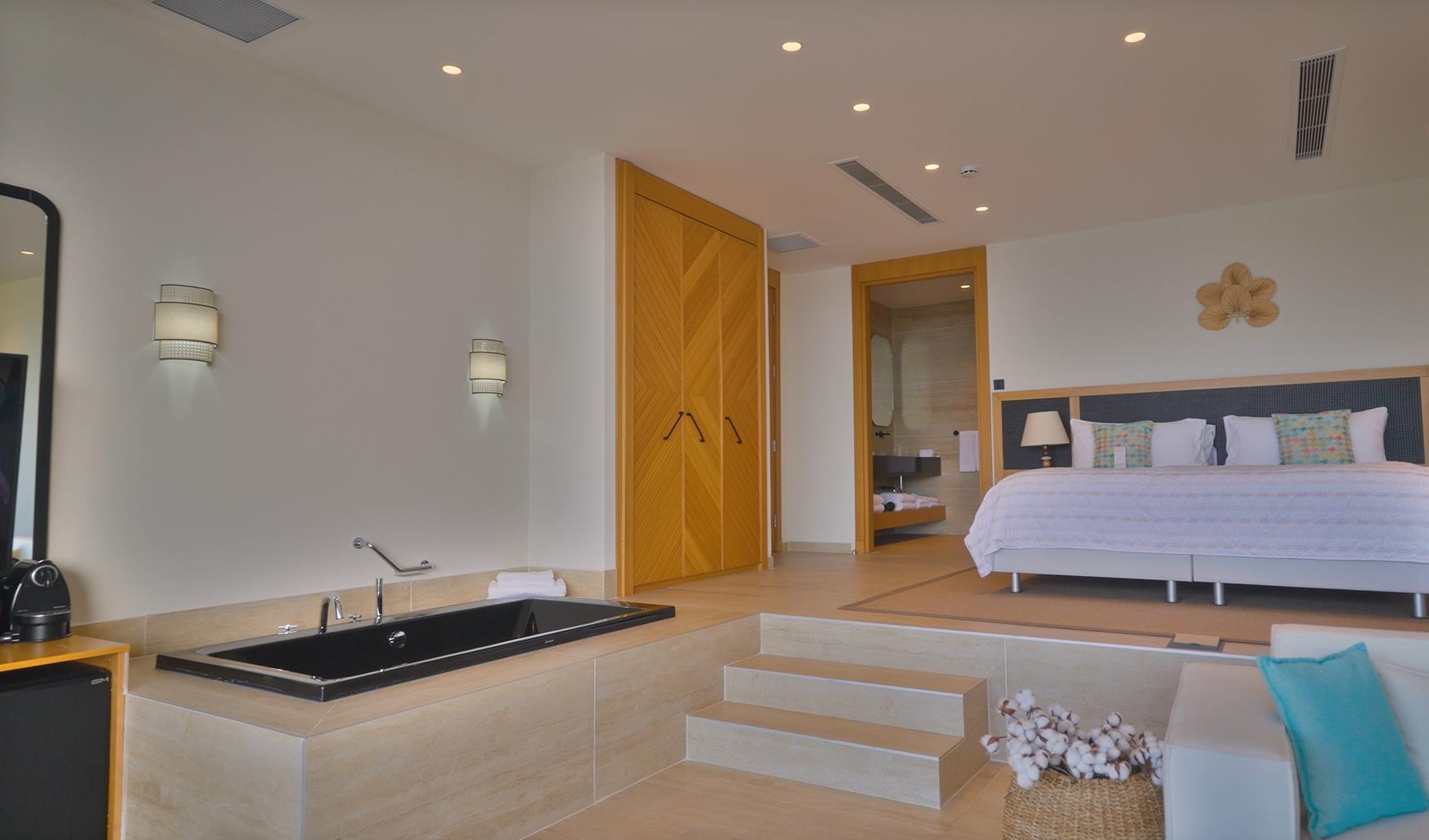 En fazla 3 yetişkin veya 2 yetişkin + 1 çocuk.