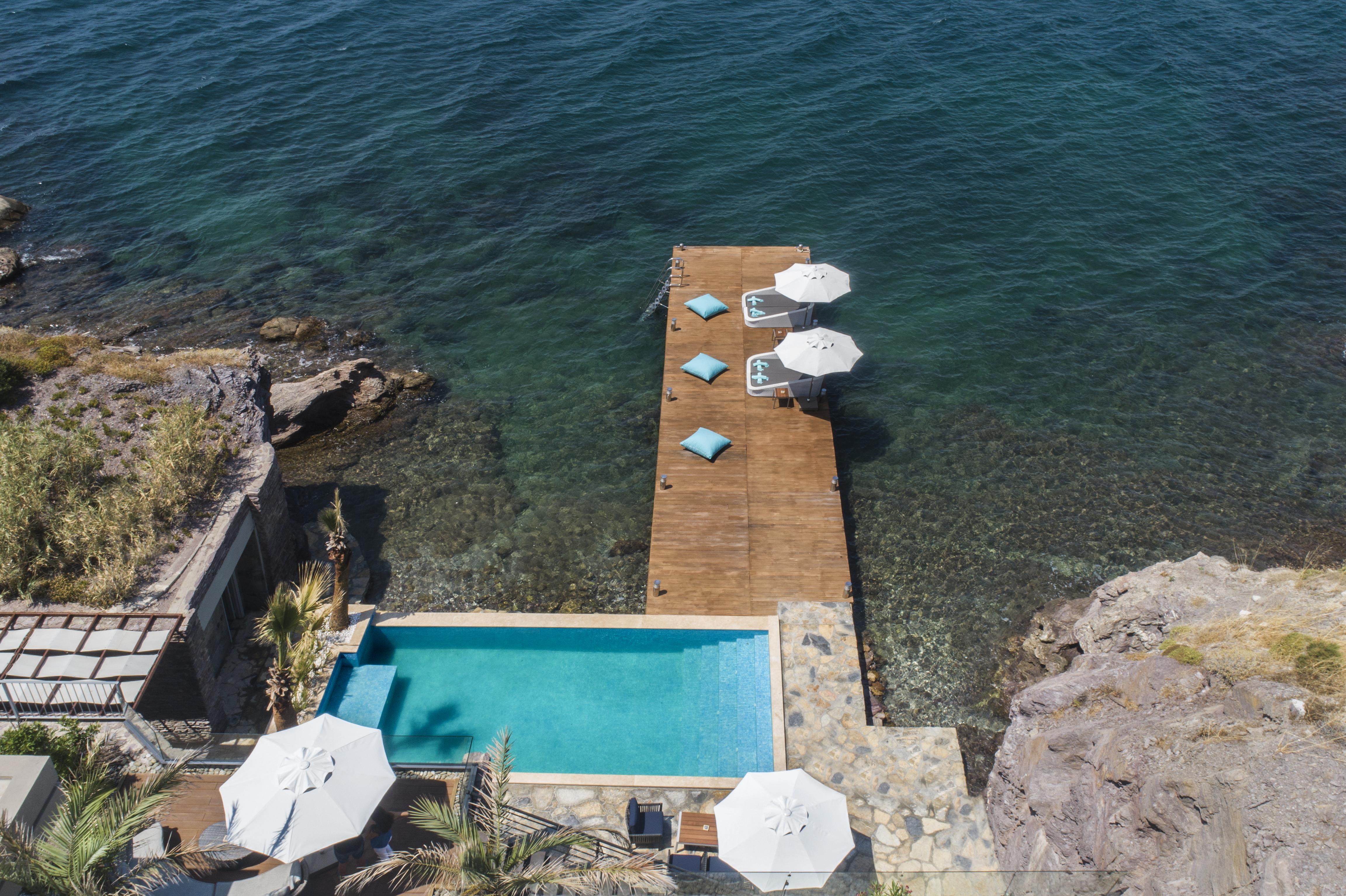 En az 4 yetişkin, En fazla 4 yetişkin + 1 çocuk.