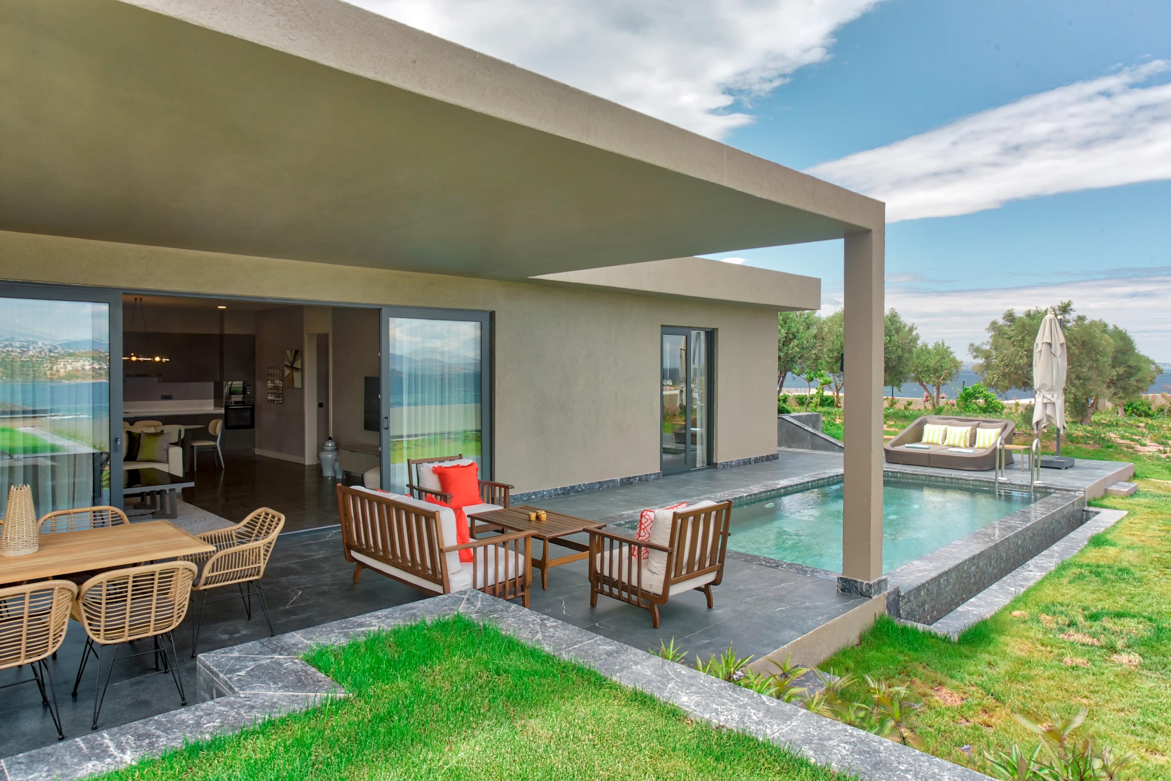 En az 4 yetişkin, En fazla 4 yetişkin + 1 çocuk.