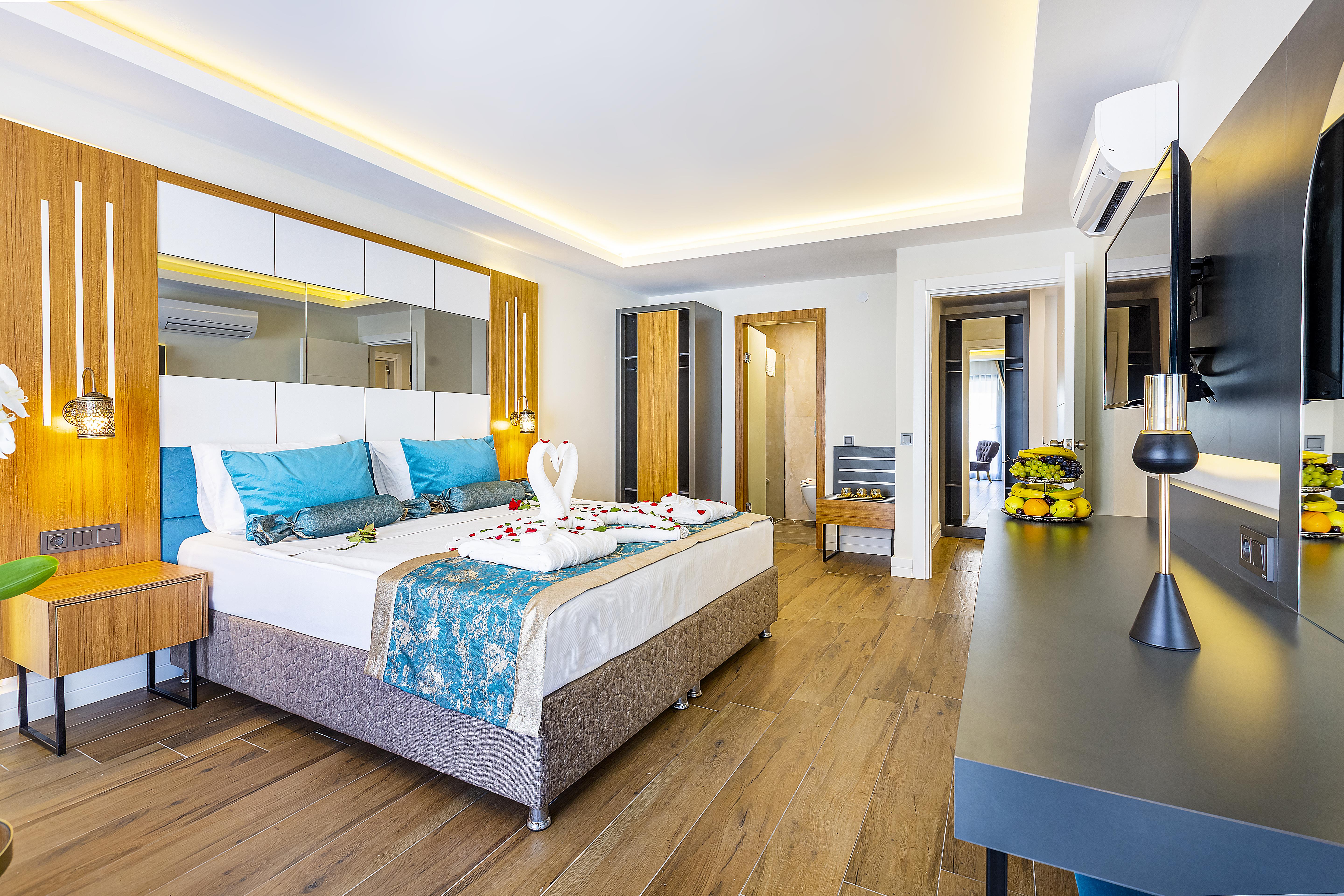 En az 3 yetişkin, En fazla 4 yetişkin + 1 bebek (0-2 yaş) veya 3 yetişkin + 1 çocuk + 1 bebek (0-2 yaş).