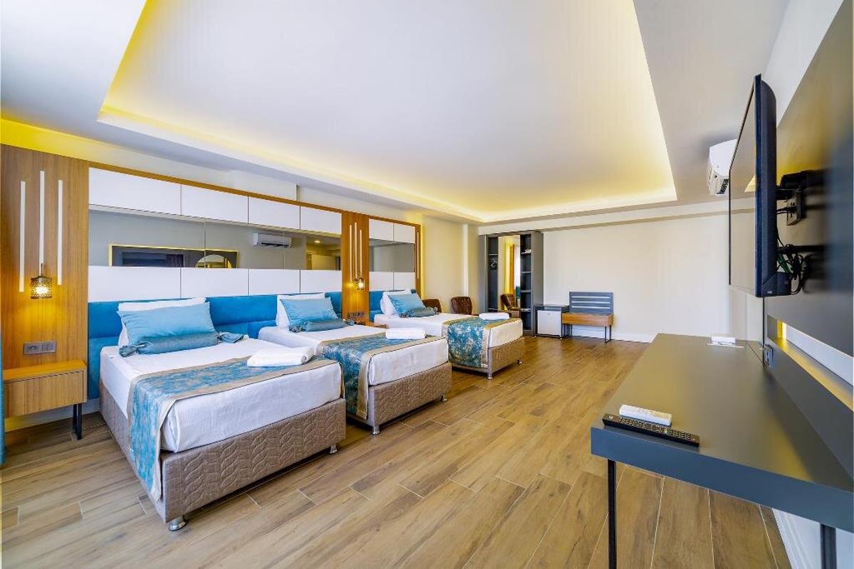 En az 4 yetişkin, En fazla 4 yetişkin + 1 çocuk.