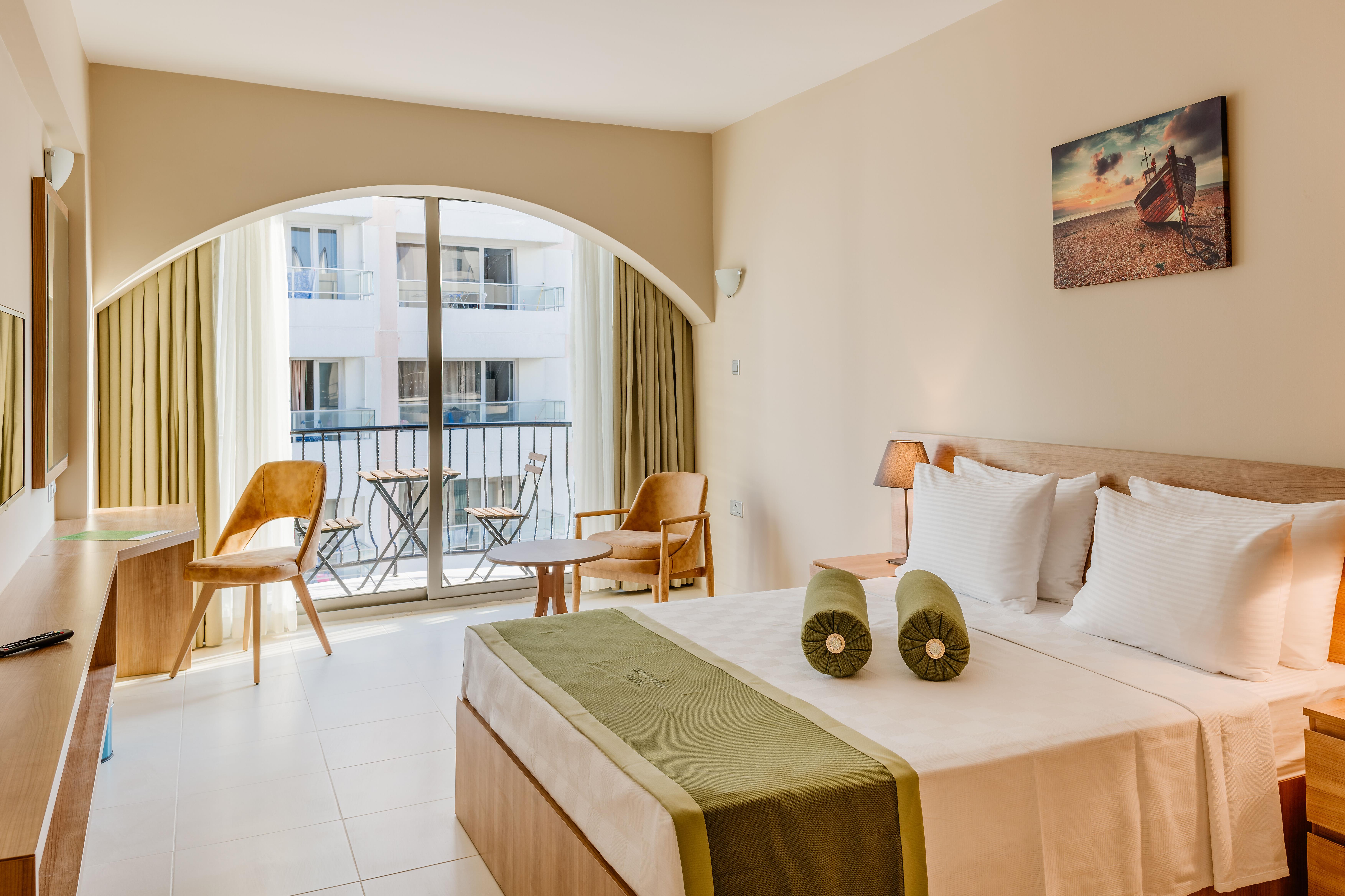 En fazla 3 yetişkin veya 2 yetişkin + 1 çocuk.