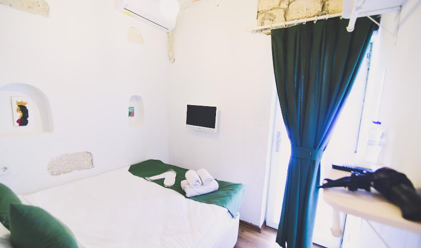 En fazla 2 yetişkin.