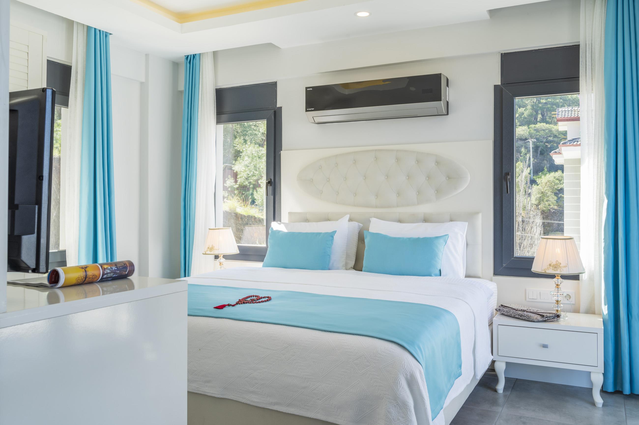 En fazla 3 yetişkin.