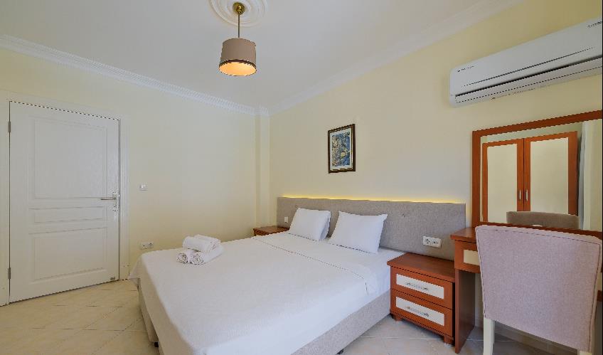 En fazla 4 yetişkin + 2 çocuk veya 3 yetişkin + 2 çocuk.