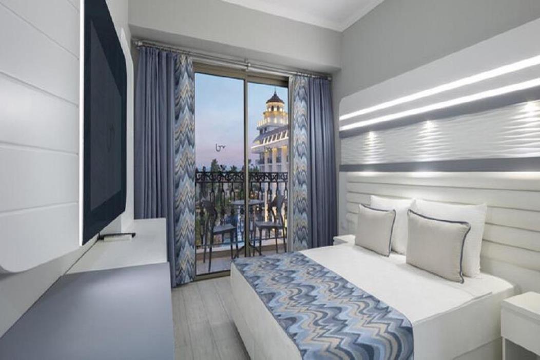 En az 2 yetişkin, En fazla 4 yetişkin veya 3 yetişkin + 1 çocuk.