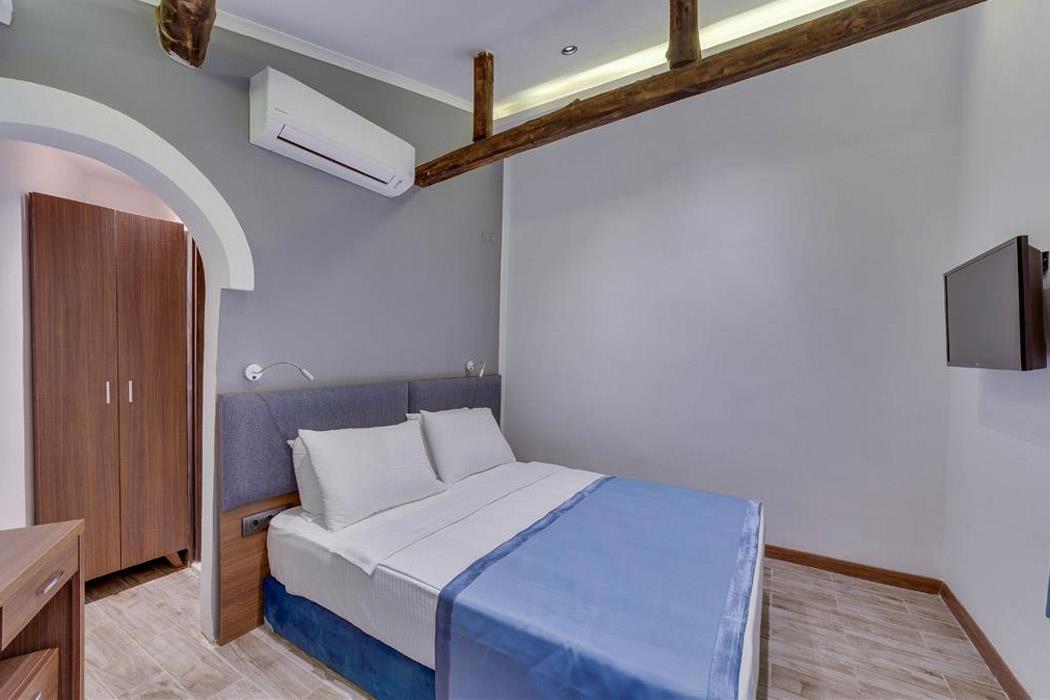 En fazla 2 yetişkin.