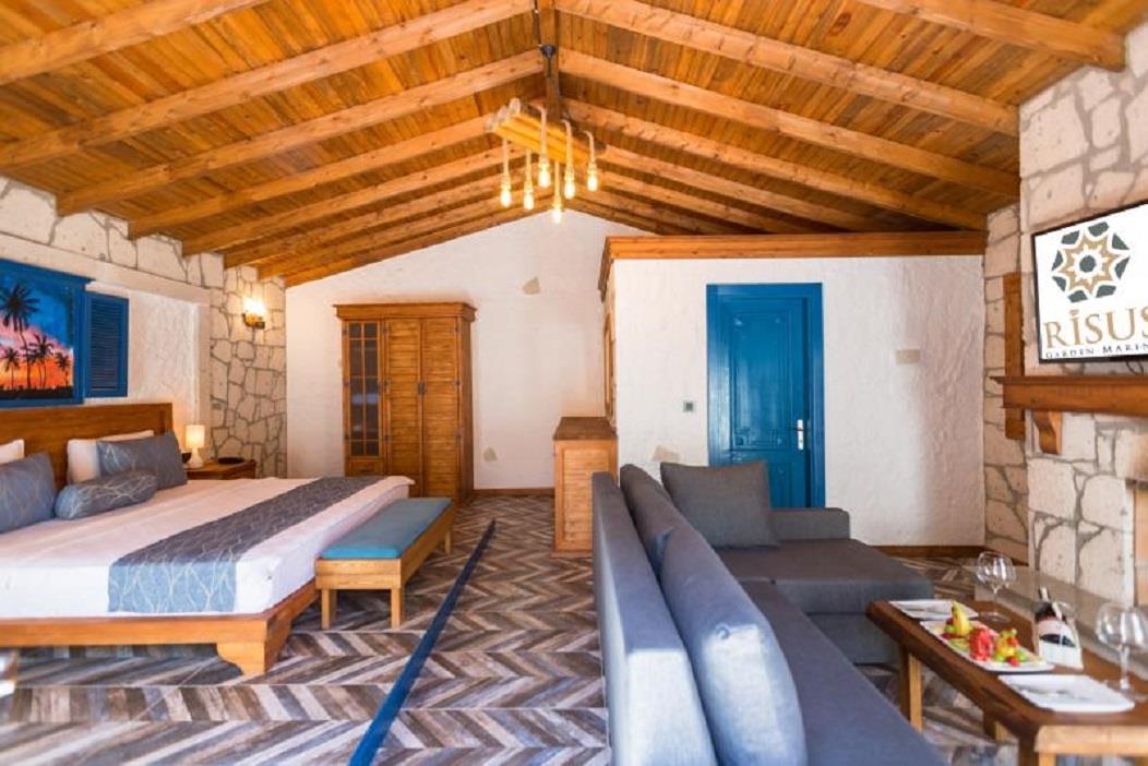 En fazla 3 yetişkin.