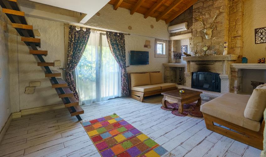 En fazla 3 yetişkin.