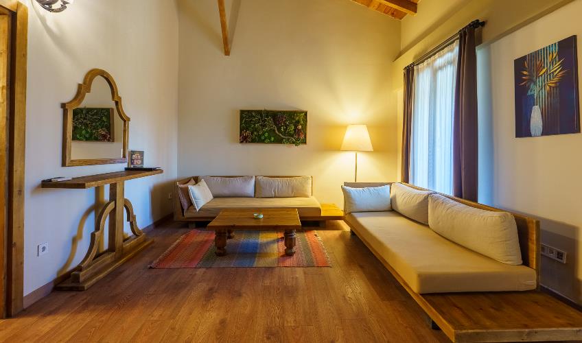 En fazla 4 yetişkin.