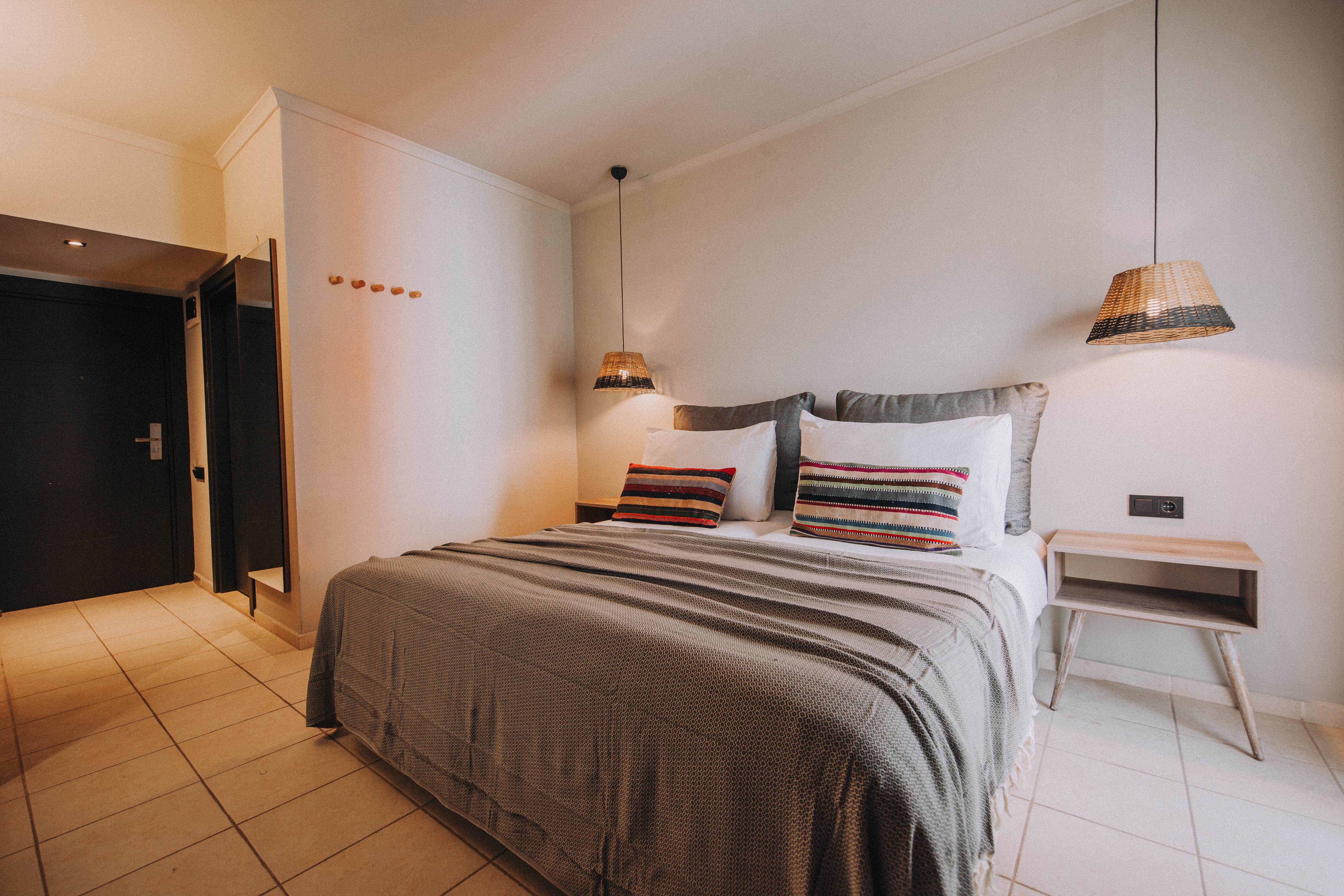 En fazla 2 yetişkin.