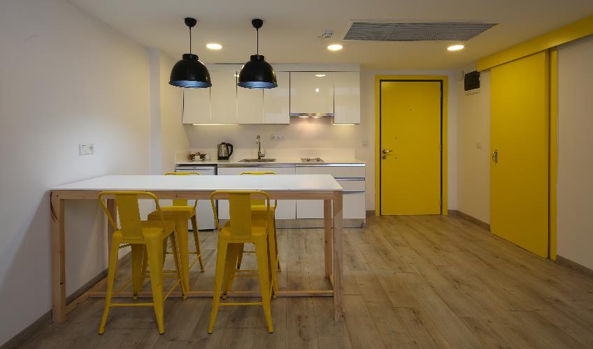 En fazla 2 yetişkin.