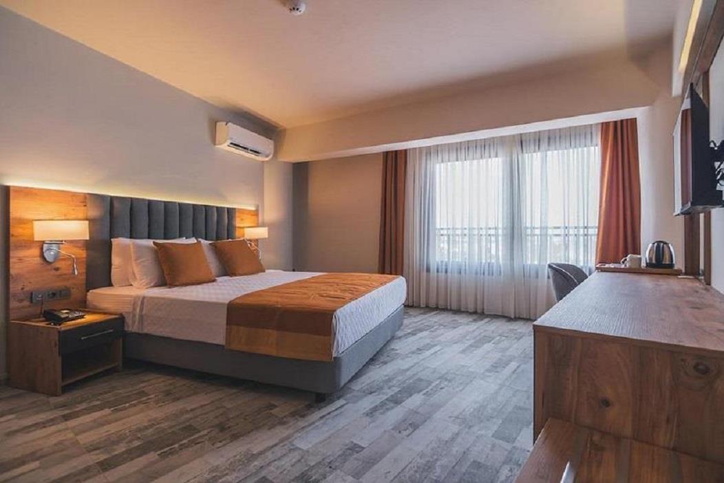 En fazla 2 yetişkin + 1 çocuk veya 1 yetişkin + 1 çocuk.