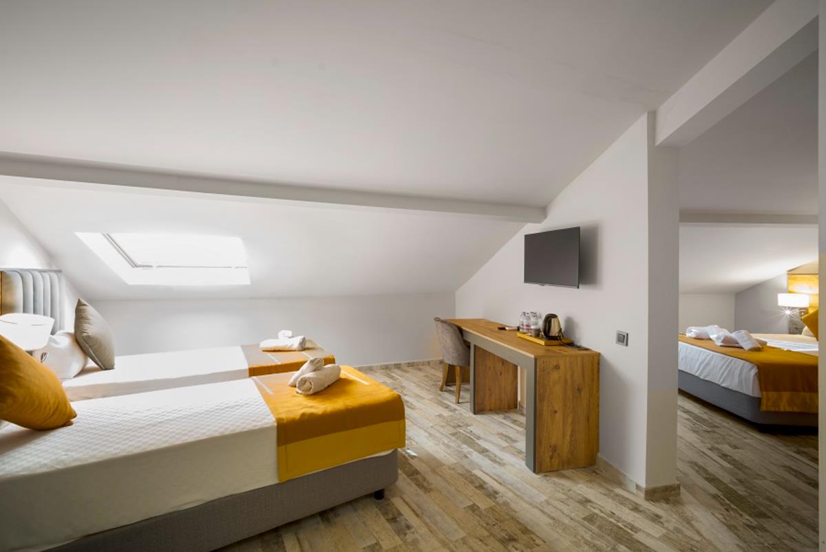 En az 2 yetişkin, En fazla 3 yetişkin + 2 çocuk veya 2 yetişkin + 2 çocuk.