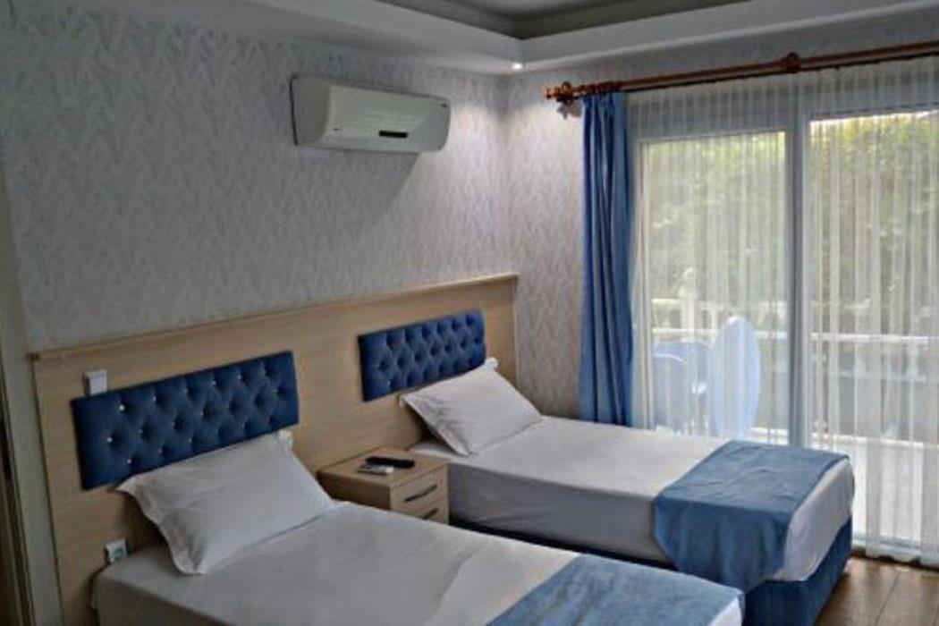 En az 2 yetişkin, En fazla 2 yetişkin.