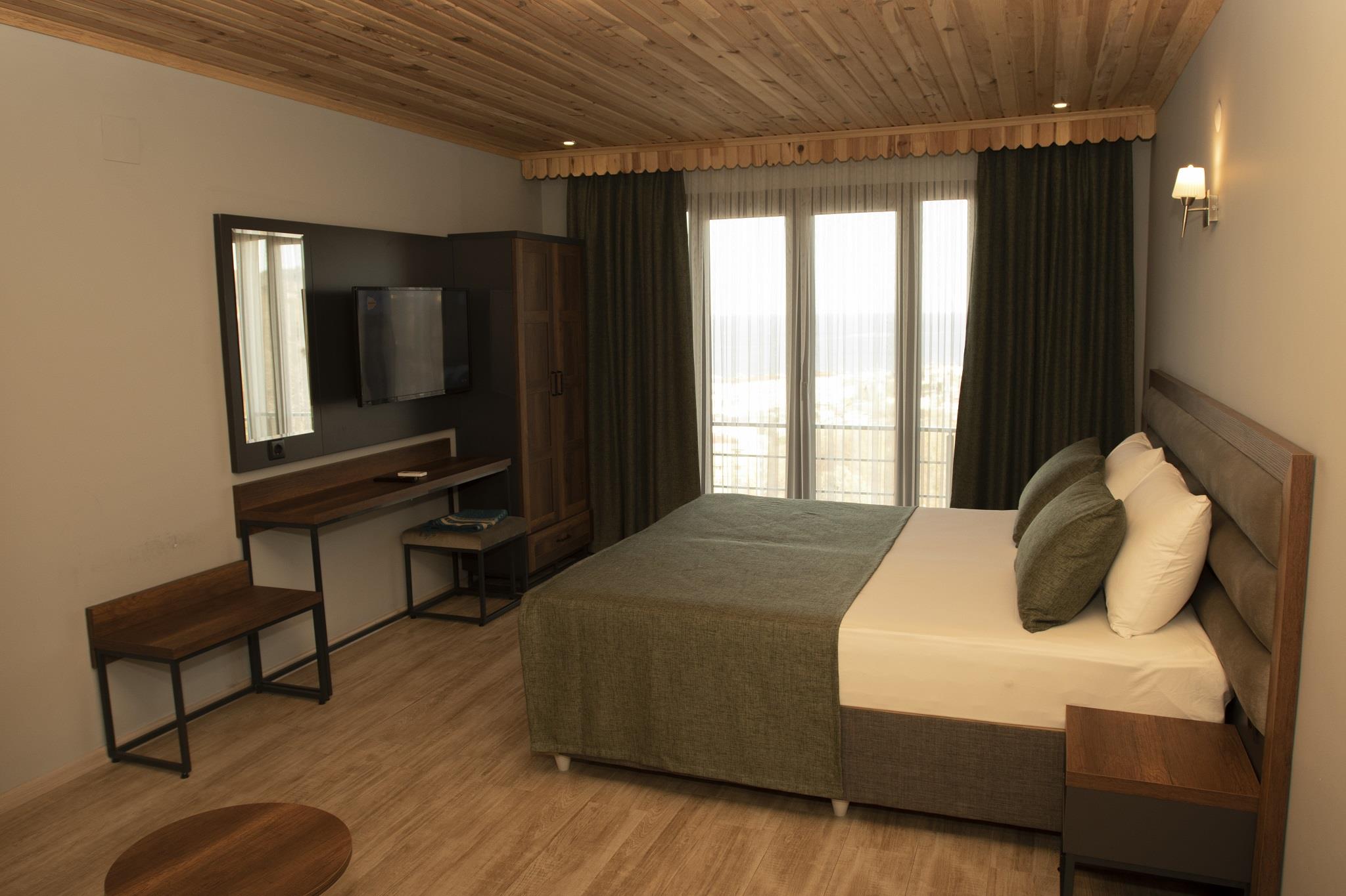 En az 2 yetişkin, En fazla 5 yetişkin veya 4 yetişkin + 1 çocuk.