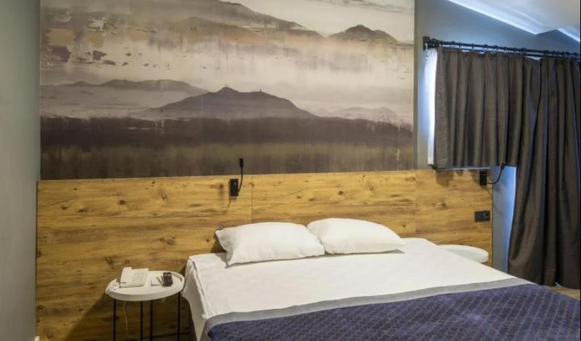 En az 2 yetişkin, En fazla 4 yetişkin veya 3 yetişkin + 1 çocuk.