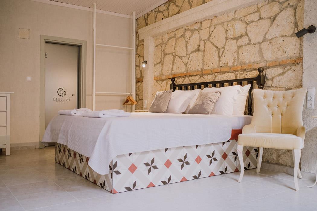 En fazla 3 yetişkin + 1 çocuk veya 2 yetişkin + 1 çocuk.